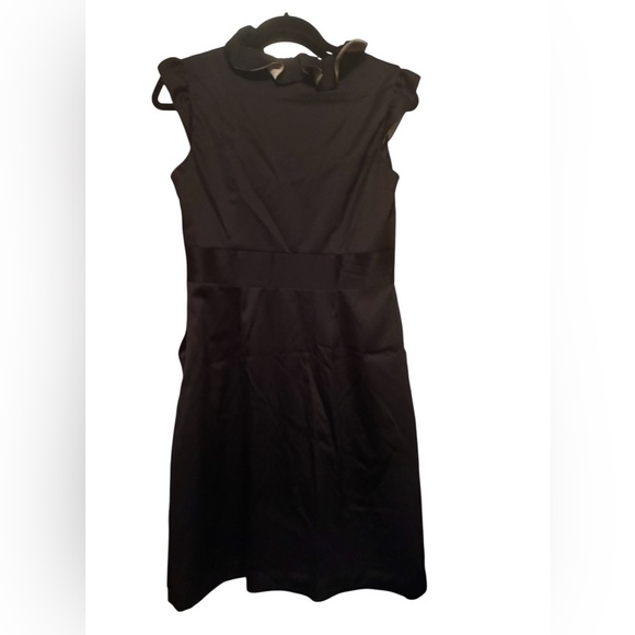 NWT BCBG PARIS BLACK AND CREAM RUFFLED COCKTAIL DRESS SIZE 8 - Picture 3 of 15